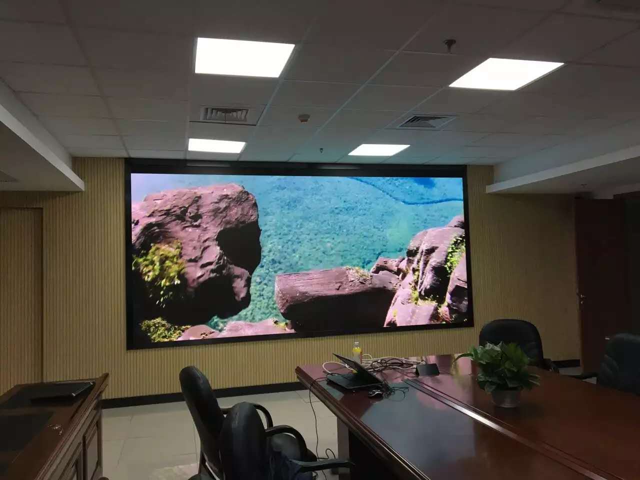 中建会议室P2.0小间距全彩无缝 LED屏